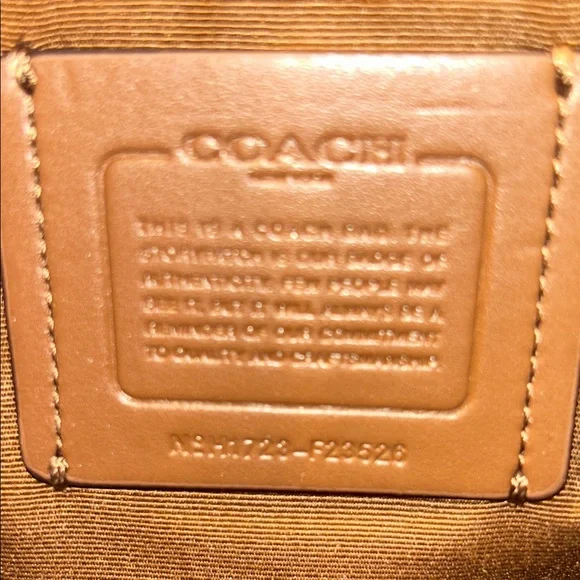 NWOT Coach Tan Signature Tote with Gold Hang Tag - Picture 8 of 8
